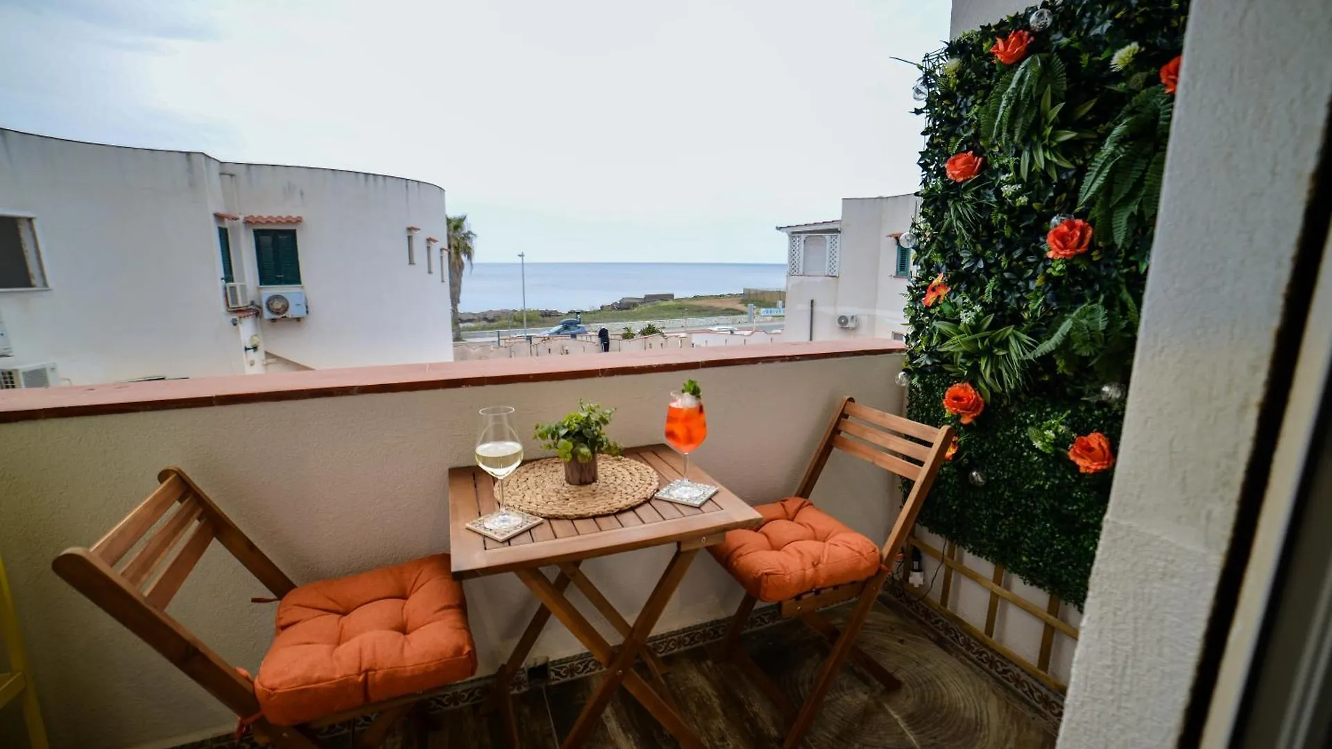 איסולה דלה פמינה Isula Seaview Apartments